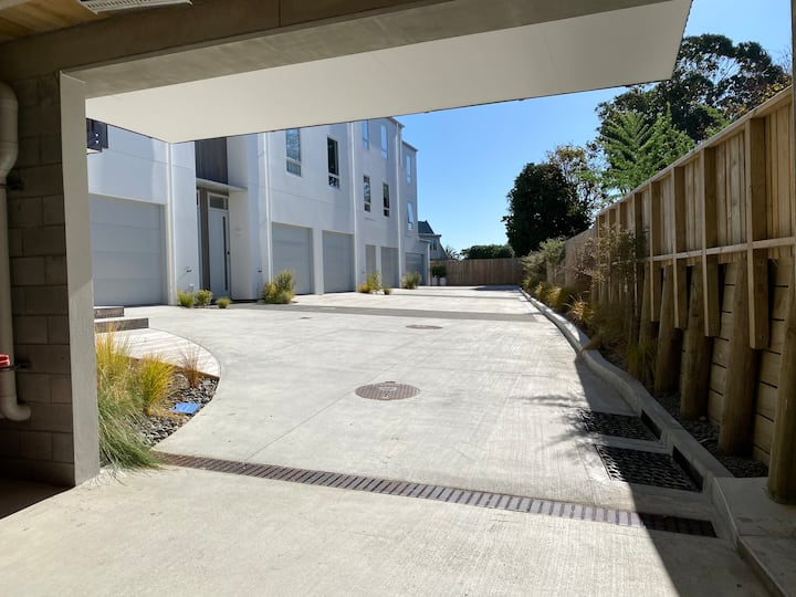 Alexander Kramer Apartments driveway